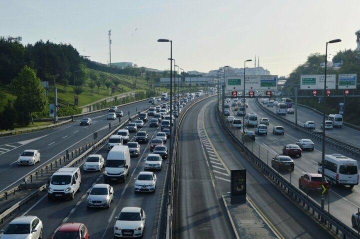 <p>17 Mayıs - 1 Haziran arasında geçerli olan “Kademeli Normalleşme” sürecinin ilk hafta sonu kısıtlaması bu sabah 05.00’da sona erdi.</p>
