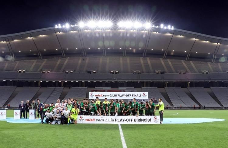 <p>Finalde Sakaryaspor'a üstünlük kuran Kocaelispor, 11 yıl sonra yeniden TFF 1. Lig'de mücadele etme hakkı elde etti.</p>

<p> </p>
