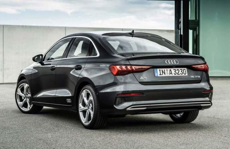 <p>A3 Sportback elektrikli açılır/kapanır; A3 Sedan ise elektrikli açılır bagaj ile sunulurken, her iki model opsiyonel Konfor Anahtar’la birlikte, ayak hareketiyle de açılabilen bagaj kapağı özelliğine sahip oluyor. </p>
