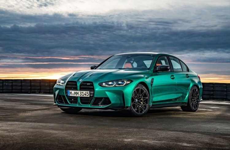 <p>Yeni BMW M3 Competition Sedan 8 ileri M Steptronic şanzımanla yollarla buluşuyor.</p>