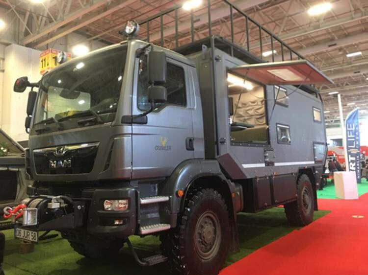 <p>Türkiye karavan üretiminde inanılmaz ilerledi. Karavanın gelecekte hem pandemi etkisi hem de kültürel değişimden dolayı çok popüler bir gezi ve tatil aracı olacağına inanıyorum. Tek ihtiyacımız olan karavancılığa biraz daha geniş yer ayırabilmek. Türkiye’de ne yazık ki karavan park alanları çok kısıtlı. Devletin ve toplumun buna biraz daha destek vermesi gerekiyor” dedi.</p>
