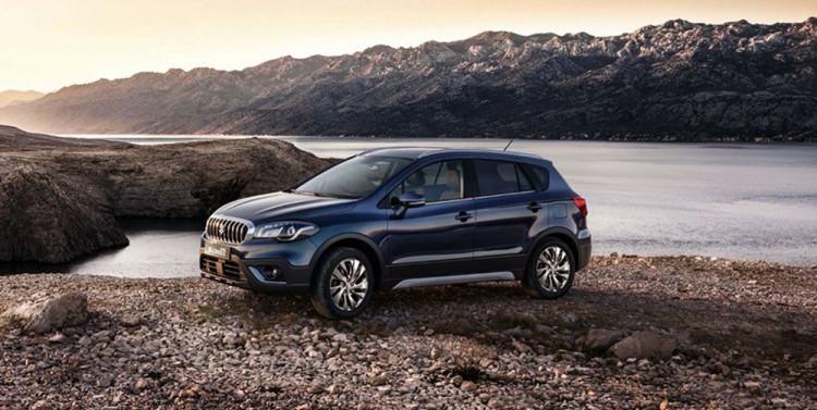 <p>Mart ayı itibarıyla satışa sunulan Suzuki Vitara Hibrit ailesi 296 bin 900 TL’den başlayan fiyatlarla, SX4 S-Cross Hibrit ise 306 bin 900 TL'lik anahtar teslim satış fiyatıyla müşterilerin beğenisine sunuluyor.</p>
