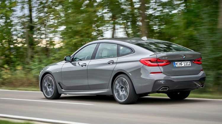 <p>Ülkemizde TwinPower Turbo teknolojisine sahip 2.0 litrelik benzinli motor seçeneğiyle yollarla buluşacak Yeni BMW 630i Gran Turismo, 258 BG güç ve 400 Nm tork değerleriyle geliyor. </p>
<p>6,5 saniyede 0’dan 100 km/s hızlanmasını tamamlayan Yeni BMW 630i Gran Turismo maksimum 250 km/s hıza ulaşabiliyor.</p>