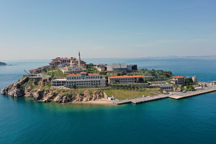 <p>Ada ayrıca salgın nedeniyle uygulanan kısıtlamaların sona ermesinin ardından hizmet vermek için de gün sayıyor.</p>
