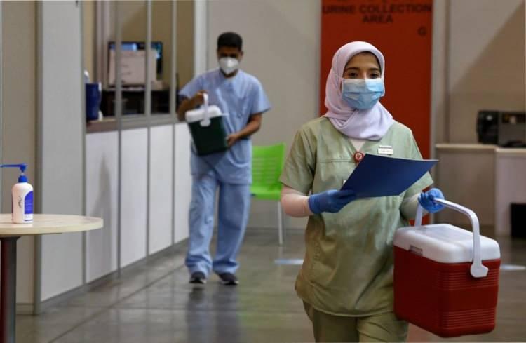 <p>Nepal, Covid aşılarını g&uuml;vence altına almak i&ccedil;in &ccedil;abalarken Reuters, &uuml;lkenin Ocak ayında Hindistan ve Covax tarafından sağlanan AstraZeneca aşısıyla halkını aşılamaya başladığını bildirdi. Ancak raporda, G&uuml;ney Asya &uuml;lkesinin Hindistan Serum Enstit&uuml;s&uuml;&rsquo;nden sipariş ettiği aşıları alamadığını bildirdi.</p>
