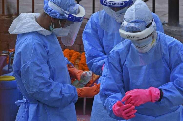 <p>Koronavir&uuml;s vakalarının arttığı &uuml;lkeler arasında olan Bahreyn, n&uuml;fusunun nispeten b&uuml;y&uuml;k bir b&ouml;l&uuml;m&uuml;n&uuml; aşılayan birka&ccedil; &uuml;lkeden biri olarak &ouml;ne &ccedil;ıktı.</p>

<p>&nbsp;</p>
