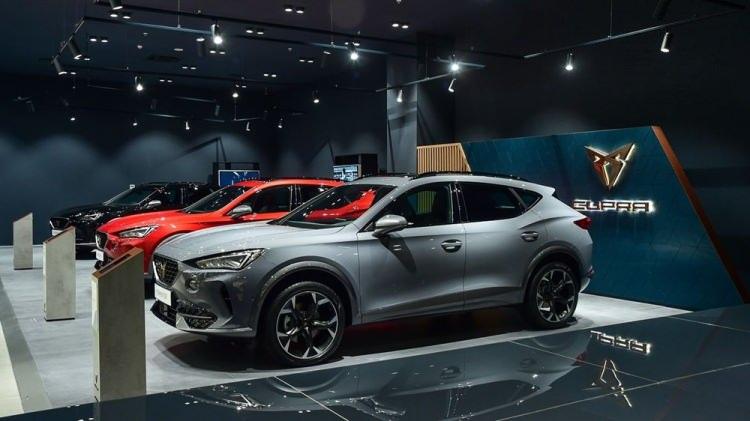 <p><strong>CUPRA MARKASI TÜRKİYE’DE</strong></p>
<p>SEAT, otomobillerinin sportif ve performans özelliklerini yepyeni bir şekilde ifade ettiği CUPRA markasını, Türkiye’de satışa sunuyor.</p>