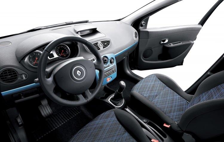 <p><strong>RENAULT </strong></p>
<p>2007 model Renault Clio da uygun fiyatlara ilanlarda yer alan bir başka araç modeli. 50 bin liraya kadar bütçeniz varsa bu seçeneğe de göz atabilirsiniz.</p>