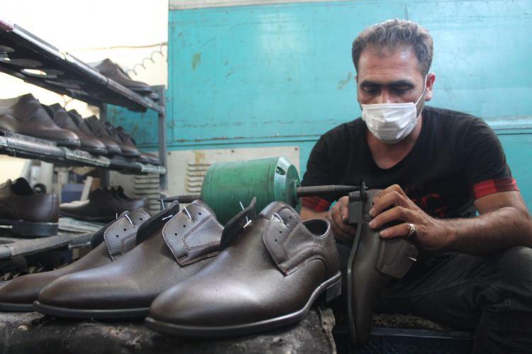 <p>“HEDEFİMİZ İHRACATI 500 MİLYON DOLARA ÇIKARMAK”</p>

<p>Ayakkabı ve terlik sektörünün yarım asırdır Nizip Caddesi’nde faaliyet gösterdiğini aktaran Bayındır, Türkiye’de en fazla ayakkabı ihracatı yapan 2’nci şehrin Gaziantep olduğunu vurguladı. </p>
