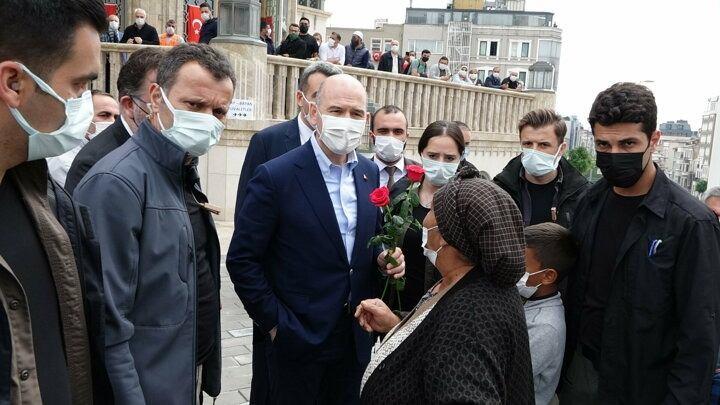 <p>Dün akşam saatlerinde de İçişleri Bakanı Süleyman Soylu, Taksim Camii'ni ziyaret etti.</p>

