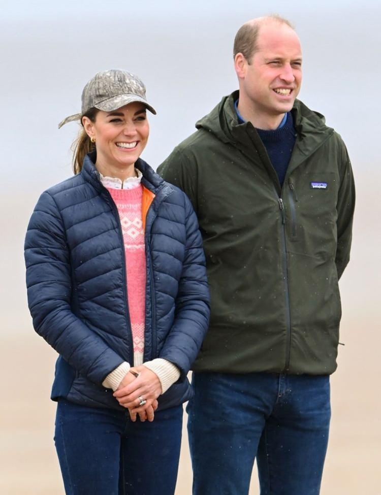 <p>&nbsp;George, Charlotte ve Louis adında 3 tane &ccedil;ocukları var.&nbsp;</p>
