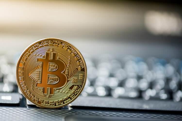 <p>Albcoin Araştırma Müdürü Helin Çelik, kripto para piyasasına ilişkin şu değerlendirmeyi yaptı:</p>
<p> </p>
<p>"Çin, İç Moğolistan’da madenciliği zora sokan çabalarını sürdürüyor. Güney Çin’deki haber kaynaklarına göre, Çin hükümeti madencileri için yerel elektrik tüketiminin kaldırılabileceği, madencilik donanımı işleten iş yerlerinin cezaya çarptıırlacağı ve durumun ihbara açık olduğu üzerinde duruluyor. Çin’in madencilik konusundaki tavrı ise üç büyük madencilik şirketinin ülkeden çekilmesine neden oldu.</p>
<p> </p>
<p> </p>