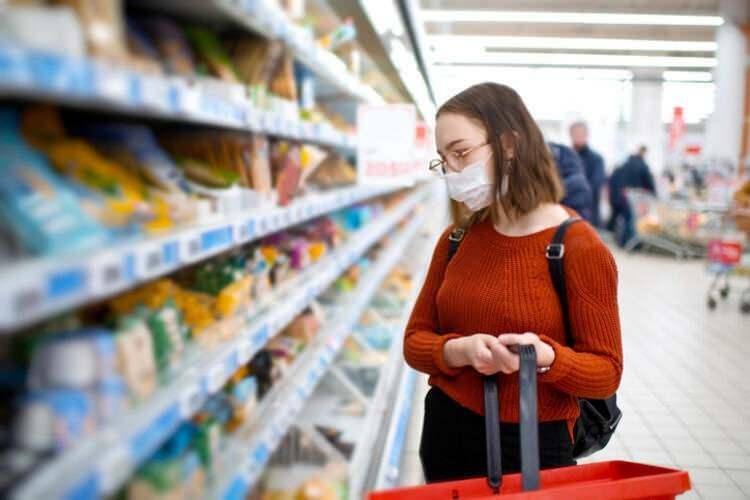 <p>Taslaktaki, “zincir marketlerin hafta sonları kapalı olup olmayacağı, hangi ürünlere satış yasağı getirileceği, açılacakları yerlerin nüfus kriterleri ile küçük işletmelere olan mesafeleri” gibi başlıklarda alternatifler tartışılıyor.</p>
<p> </p>