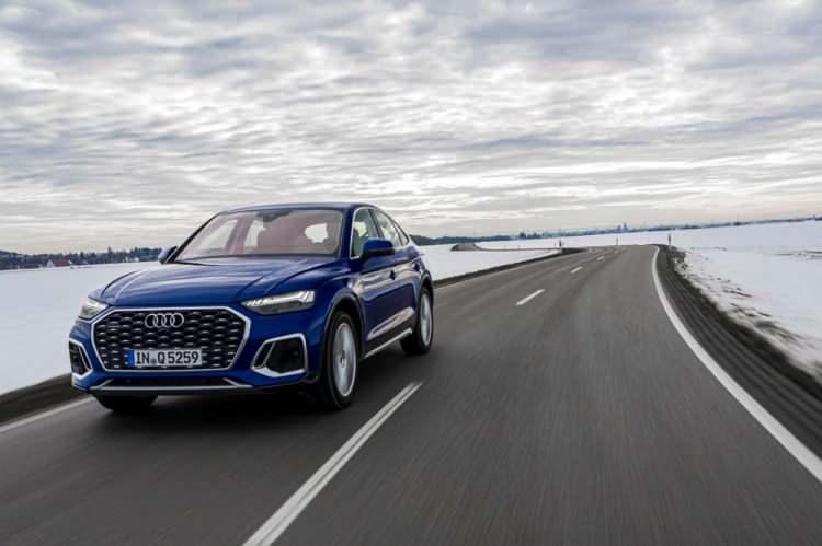 <p>VERİMLİ VE GÜÇLÜ MOTOR SEÇENEKLERİ</p>

<p>Audi Q5 Sportback Türkiye’de TDI ve TFSI olmak üzere, 204 PS ile 265 PS arasında değişen güç çıkışlarına sahip iki motor versiyonuyla pazara sunulacak. </p>

<p> 2.0 TDI motor Q5 Sportback 40 TDI quattro 204 PS güç ve 400 Nm tork üretirken, CUV'yi 7,6 saniyede 0'dan 100 km/s hıza çıkarıyor. 222 km/sa<em> </em>maksimum hıza ulaşan Q5 Sportback’te güç aktarımı, yedi vitesli S tronic şanzımanla sağlanıyor.</p>

<p> Benzinli seçenek olan 2.0 lt 45 TFSI quattro 6,1 saniyede 0'dan 100 km/s hıza ulaşabiliyor. Benzinli motor 265 PS güç ve 370 Nm tork üretiyor. İki litrelik TDI gibi, yedi vitesli S tronic şanzıman ve quattro kullanıyor. </p>
