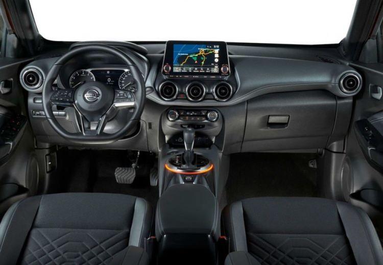 <p>Yeni Juke 422 litrelik bir bagaj hacmi sunuyor. Koltuklar yatırıldığında ise bu alan 1305 litreye ulaşıyor.</p>
<p>Aracın içinde ise 7 inç sürüş ekranı ve 8 inçlik dokunmatik bilgi eğlence ekranına yer veriliyor.</p>
