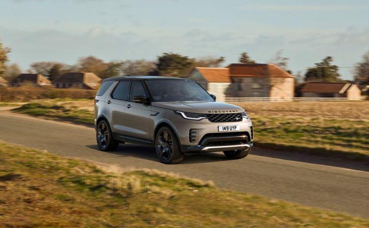 <p><strong>YENİLENEN LAND ROVER DISCOVERY TÜRKİYE’DE</strong></p>
<p>Land Rover’ın premium SUV’u Yeni Discovery, 2.0 litrelik benzinli motoru ile 1.370.267 TL’den Türkiye'de satışa sunuldu. </p>
<p>Yeni Discovery’de 300 BG güç ve 400 Nm’lik tork sunan dört silindirli Ingenium motor bulunuyor. </p>
