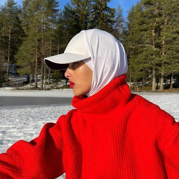 <p><strong>Norveç'te Somali kökenli başörtülü model ve aktivist Rawdah Mohamed, Vogue dergisinin İskandinavya'da yayımlanacak yeni versiyonunun moda editörü oldu.</strong></p>

<p> </p>
