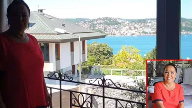 <p><span style="color:#000000">İstanbul'da ikamet ettiği evinin eşyalarını değiştiren ünlü sanatçı Safiye Soyman, YouTube üzerinden ev turu yaptı. Soyman eviyle hayran bıraktı.</span></p>
