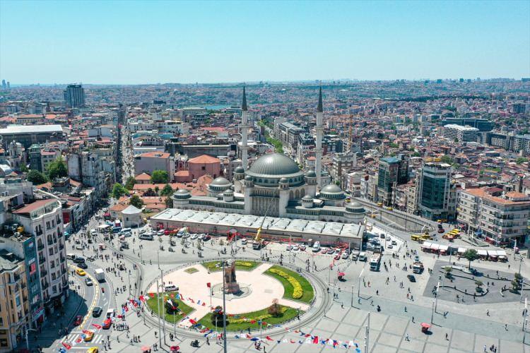 <p>Temeli 17 Şubat 2017'de atılan ve Mimarlar Şefik Birkiye ve Selim Dalaman imzasını taşıyan cami, Taksim Meydanı'nın sembollerinden biri oldu.</p>
<p> </p>