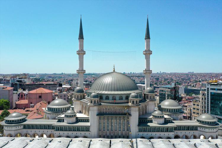 <p>Uzunlukları 61 metre olan iki minare ise taşlama.</p>
<p> </p>