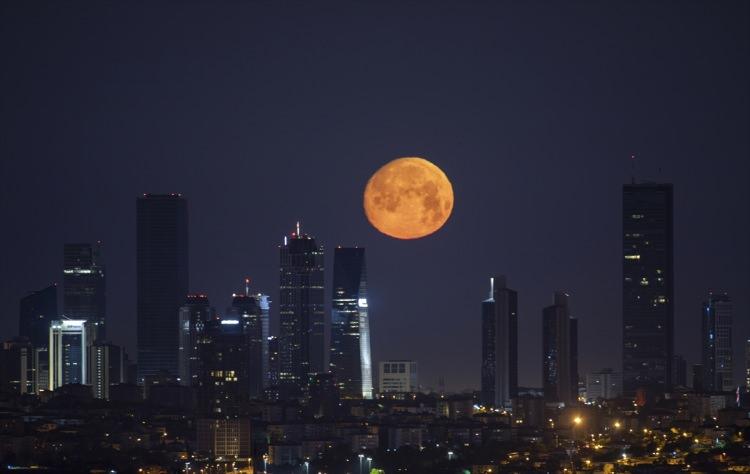 <p>İstanbul'da dolunay, Levent bölgesinde bulunan gökdelenlerle birlikte görüntülendi.</p>

<p> </p>
