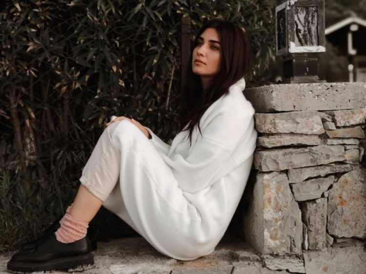 <p>Tuba Büyüküstün - Dekor ve Sahne Tasarımcısı</p>

<p> </p>
