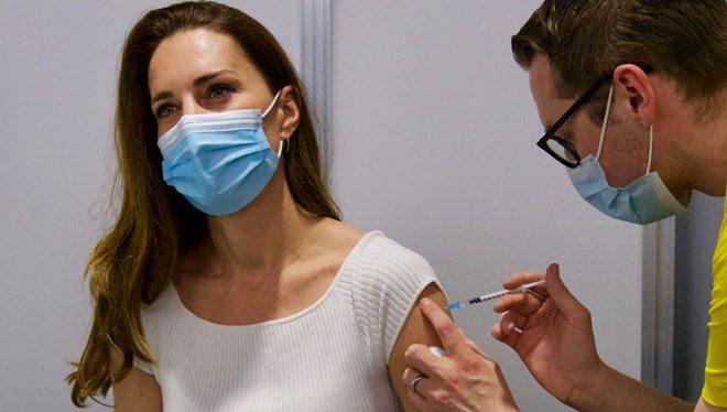 <p>Kraliyet ailesi üyesi Kate Middleton, kendi resmi hesabından Covid-19 aşısı olduğunu takipçilerine duyurdu.</p>
