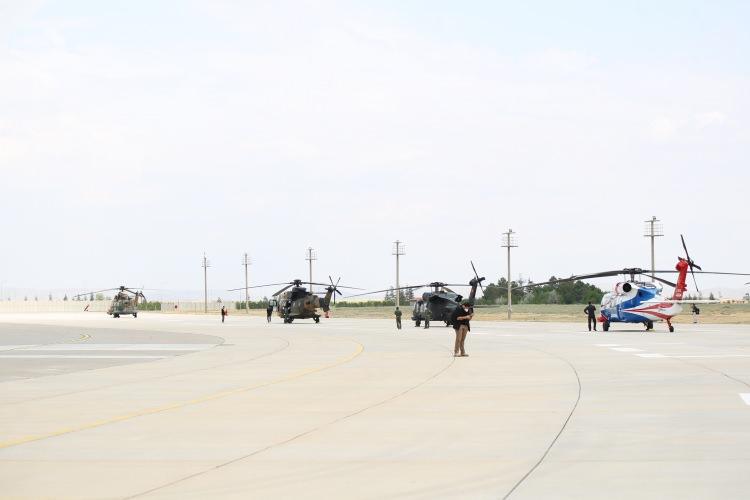 <p>Anadolu Ankası-2021 tatbikatına, Hava Kuvvetleri Komutanlığı, 6 adet F-16 uçağı, 1 adet E-7 T uçağı, 1 adet ANKA Silahlı İHA, 1 adet CN-235 uçağı ve 2 adet AS-532 helikopterleri,</p>
