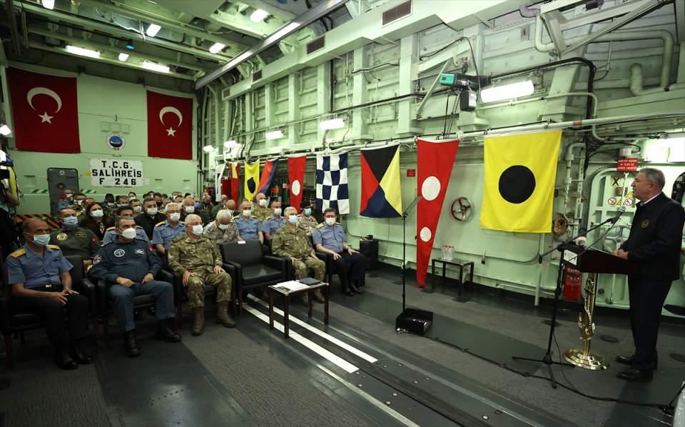 <p>Bakan Akar, beraberinde Genelkurmay Başkanı Orgeneral Yaşar Güler, Kara Kuvvetleri Komutanı Orgeneral Ümit Dündar, Deniz Kuvvetleri Komutanı Oramiral Adnan Özbal ve Hava Kuvvetleri Komutanı Orgeneral Hasan Küçükakyüz ile dün Denizkurdu 2021 Tatbikatı'nın Doğu Akdeniz'deki "seçkin gözlemci günü" faaliyetlerini takip etti.<br />
 </p>
