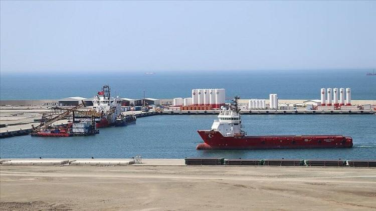 <p>Yıllık 25 milyon ton kapasiteli Filyos Limanı'nın önemi Karadeniz'de 405 milyar metreküplük doğal gaz rezervi keşfinin ardından arttı. Keşifle birlikte limana tahsis edilen alan da genişletildi.</p>

<p> </p>
