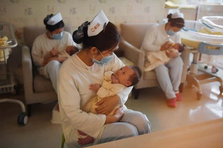 <p><strong>DOĞUMLAR YÜZDE 18 AZALDI</strong></p>

<p>Geçen sene Çin'de ortalama 12 milyon bebek doğarken doğumların önceki yıla göre yüzde 18 oranında azalma olduğu görüldü. </p>
