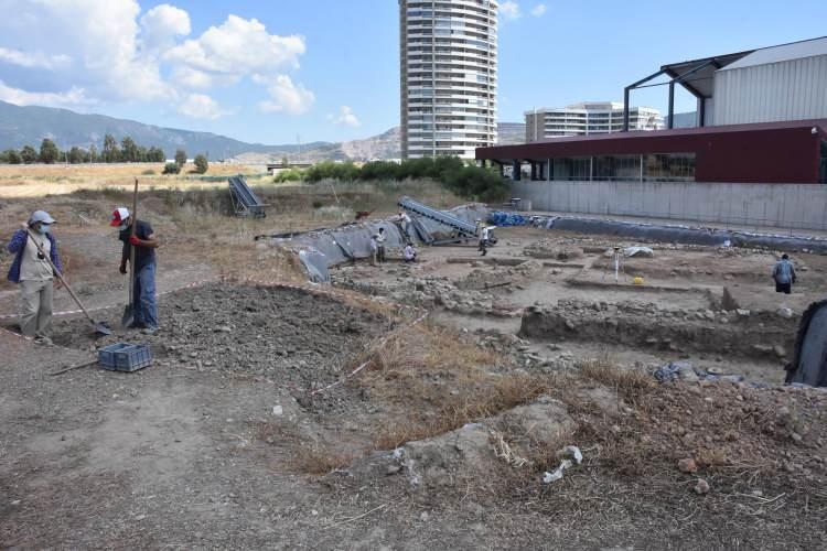 <p> Küçük bir kesici olarak kullanmışlar. Bu senenin ilk çıkan buluntusu olarak da dikkat çekiyor" ifadelerini kullandı.</p>
