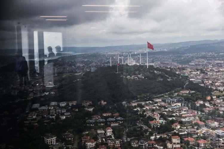 <p>PTT Kule AŞ Genel Müdürü Ahmet Selami Söğüt, kulenin, bugün itibarıyla ilk misafirlerini ağırlamaya başladığını belirtti.</p>

<p> </p>
