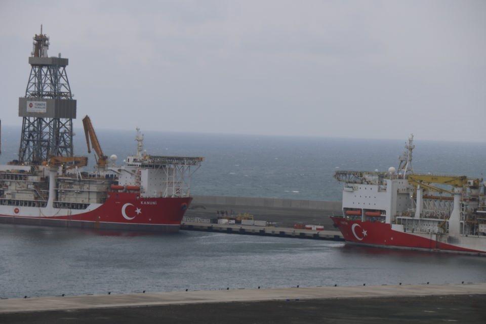 <p>Sultan 2. Abdülhamid Han döneminde yük gemilerinin yükleme ve boşaltma yapabileceği uluslararası ticaret ve sanayi alanı oluşturulması için geliştirilen 150 yıllık proje gerçeğe dönüştü. 2014 yılında yatırım programına alınan bölgede 2016 yılında çalışmalara başlanıldı. Sanayicilerin fabrikalar kurarak 10 bin kişilik istihdam hedeflenen Filyos'ta, limanın da tamamlanmasının ardından yıllık 750 milyon dolar ihracat hedefleniyor.</p>

<p> </p>

