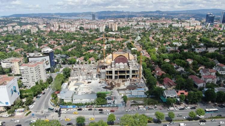 <p>O tarihten bu yana camideki çalışmalar tüm hızıyla sürüyor. Şu ana kadar yapılan çalışmalarda caminin kaba inşatının yüzde 75'in tamamlandığı öğrenildi.</p>
