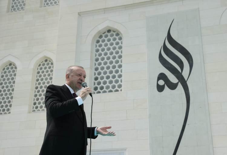 <p><strong>Zonguldak'ta Uzun Mehmet Camii ibadete açıldı.</strong><br />
<br />
Cumhurbaşkanı Recep Tayyip Erdoğan, Zonguldak’ta Uzun Mehmet Camii’nin açılışını gerçekleştirdi. </p>
