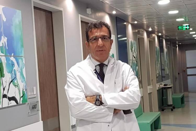 <p><span style="color:#0000CD"><strong>Türk Yoğun Bakım Derneği Başkanı Prof. Dr. İsmail Cinel, korona aşısının yoğun bakıma yatışları ciddi oranda düşürdüğünü açıkladı. Koronavirüse yakalananlar da yaşadıkları ağır deneyimleri Hürriyet’e anlatarak, sırası geldiği halde aşı olmayanları uyardı...</strong></span></p>
