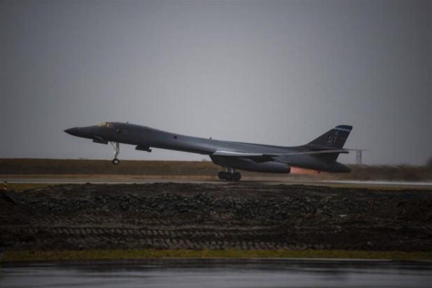 <p>Yazara göre, F-35'lerin teknik sorunlarının yanı sıra en büyük problemi yüksek fiyatı. 2012'de her birinin 1,1 milyar dolara mal olacağı açıklanan savaş uçaklarının maliyeti, bugün 1,27 milyar dolara yükselmiş durumda.</p>
<p> </p>