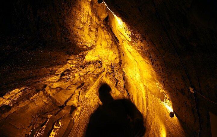 <p>Doğu Karadeniz'in ve Trabzon'un en önemli turizm destinasyonları arasında yer alan ve "Yeraltındaki saklı cennet" olarak nitelendirilen Çal Mağarası, kapılarını ziyaretçilerine açmaya hazırlanıyor.</p>

<p> </p>
