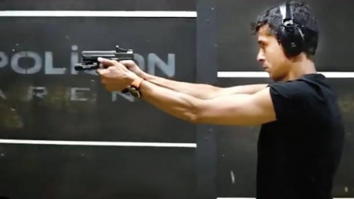 <p>Daha önce 'Ayla' filminde yer alan Hacıoğlu, poligonda silah atış eğitimi almaya başladı.</p>
