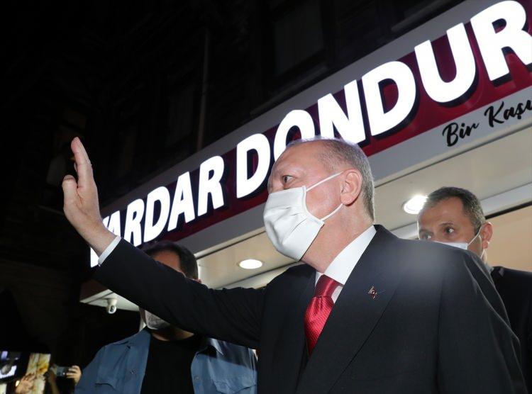 <p>Cumhurbaşkanı Recep Tayyip Erdoğan, resmi görüşmelerde bulunduğu Çengelköy'deki Vahdettin Köşkü'nden Kısıklı'daki konutuna geçti.</p>
