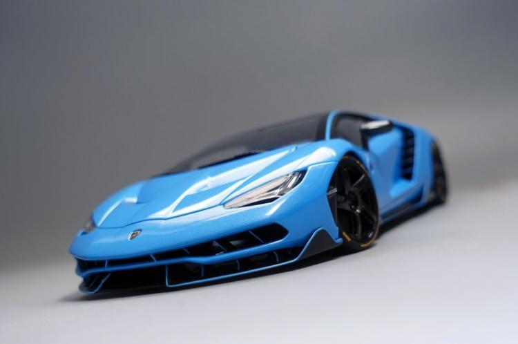 <p><strong>Lamborghini Centenario LP 770-4: 1.9 Milyon Dolar</strong></p>
<p> </p>