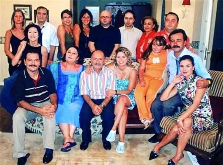 <p><span style="color:#000080"><strong>Türk televizyon tarihine adını yazdıran diziler arasında yer alan En Son Babalar Duyar adlı komedi dizisinde canlandırdığı "Ceren" karakteriyle hafızalara kazınan oyuncu Jale Özkan'dan güzel haber geldi.</strong></span></p>