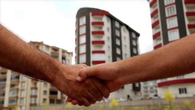 <p>Ortalama satış değeri Manisa'da 2 bin 740 lira, Eskişehir'de 2 bin 725 lira, Kocaeli'de 2 bin 585 lira, Sakarya'da 2 bin 579 lira, Samsun'da 2 bin 525 lira, Adana'da 2 bin 505 lira, Ordu'da 2 bin 435 lira, Trabzon'da 2 bin 399 lira, Mersin'de 2 bin 398 lira, Ankara'da 2 bin 394 lira, Kahramanmaraş'ta 2 bin 269 lira oldu.</p>
