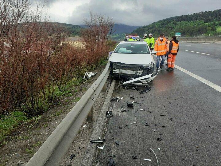<p>Kazada Kalyoncu ve araçta bulunan MHP Iğdır Milletvekili Yaşar Karadağ hafif şekilde yaralandı.</p>
