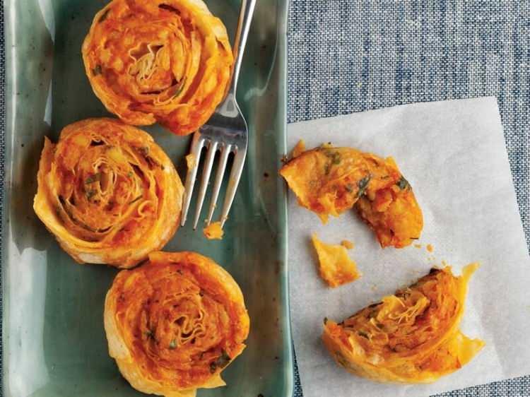 <p><strong>Patatesli Börek:</strong> 262 kalori</p>