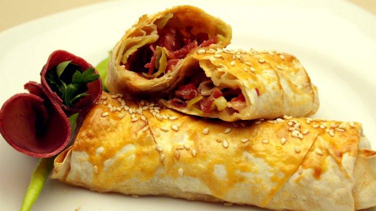 <p><strong>Paçanga Börek : </strong>360 kalori</p>
