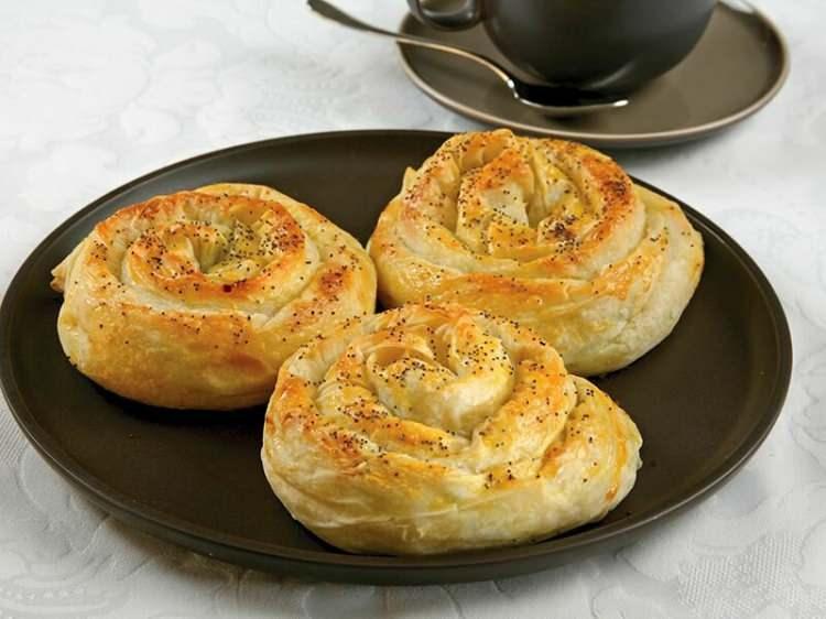 <p><strong>Gül Börek: </strong> 250 kalori</p>
