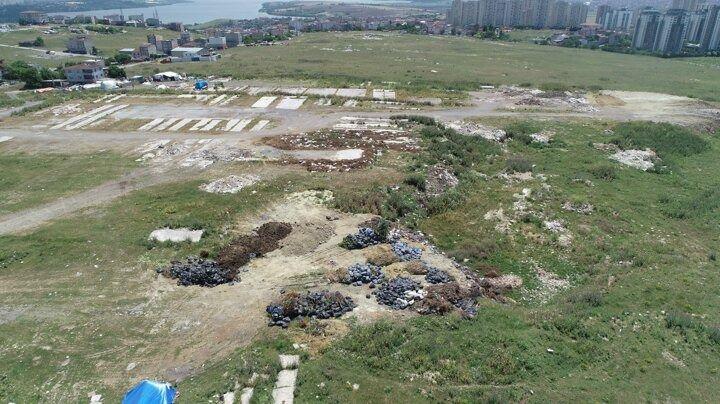 <p>Üç kişinin kaçak döküm yaptığı anlar ise bir vatandaş tarafından cep telefonu kamerası ile kaydedildi.</p>
