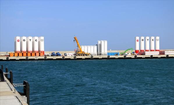 <p>İçerisinde Filyos Limanı, Filyos Endüstri Bölgesi, Filyos Serbest Bölgesi ve Serbest Bölge Gelişme Alanının yer aldığı Filyos Vadisi Projesinde de hızla sona geliniyor. Türkiye’nin ilk mega endüstri bölgesi olması hedeflenen havzada,597 hektar alan içerisinde orta-yüksek ve yüksek teknolojiye sahip yatırımlar yer alacak.</p>
